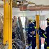 Rettungskräfte des Technischen Hilfswerks (THW) sichern das Gebäude. Rettungskräfte des Technischen Hilfswerks (THW) sichern das Gebäude.