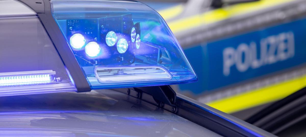 Drei Verletzte nach schwerem Unfall: Kleintransporter und Lkw krachen zusammen