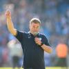 Sprach nach dem Spiel zu den Fans: Bochums Trainer Dieter Hecking.