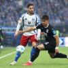 Aaron Keller (r) ist nach der Niederlage beim HSV mit dem SSV Ulm aus der 2. Liga abgestiegen.
