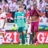  Der Unglücksrabe: Samuel Essende konnte es nicht fassen. Er sah zum zweiten Mal in dieser Saison die Rote Karte. 