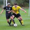 Können den Klassenerhalt doch noch über die Relegation schaffen: die SG Steinbach/Stettfeld um Spielertrainer Stefan Seufert (links) profitiert vom Rückzug der Sportfreunde Unterhohenried.