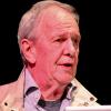 Radio-Legende Fritz Egner erzählte im Theaterkästle in Altusried aus seinem ereignisreichen Leben als DJ und Moderator.