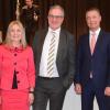 Der Präsident des Landesamtes für Steuern, Paul König (Mitte), verabschiedete Liane Claus in den Ruhestand und führte Michael Röder als neuen Leiter des Uffenheimer Finanzamtes in sein Amt ein.
