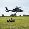 Per Hubschrauber werden die Teams der Bundespolizei bei den Kontrollstellen abgesetzt.