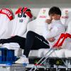 Der Stuttgarter Angelo Stiller musste im Spiel gegen Augsburg verletzt ausgewechselt werden. Der Stuttgarter Angelo Stiller musste im Spiel gegen Augsburg verletzt ausgewechselt werden.