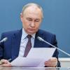 Kremlchef Wladimir Putin reist an diesem Donnerstag nicht zu den Verhandlungen zur Beendigung des Ukraine-Kriegs nach Istanbul. Der russische Präsident schickt als Chef einer mehrköpfigen Delegation seinen Berater Wladimir Medinski in die Türkei, wie der Kreml mitteilte. 