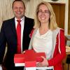 Mit Maria Kober verliert das Jugendrotkreuz ihre bisherige stellvertretende Leiterin der Jugendarbeit. Sie war engagiert in den Gruppenstunden in Gretttstadt, den Kreiswettbewerben und den Zeltlagern im Leitungsteam ehrenamtlich engagiert. Auch sie erhielt von BRK-Vorsitzenden Holger Merz ein kleines Präsent.