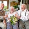 Bürgermeister Otto Schmid gratuliert gratulierte Elisabeth und Edmund Off zur Diamantenen Hochzeit.