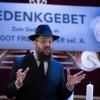 Rabbiner Yehuda Teichtal spricht in der Zentralen Synagoge der Jüdischen Gemeinde Chabad Berlin ein Gedenkgebet für Margot Friedländer. Rabbiner Yehuda Teichtal spricht in der Zentralen Synagoge der Jüdischen Gemeinde Chabad Berlin ein Gedenkgebet für Margot Friedländer.