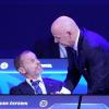 UEFA-Chef Ceferin (l.) und FIFA-Boss Infantino haben Gesprächsbedarf. UEFA-Chef Ceferin (l.) und FIFA-Boss Infantino haben Gesprächsbedarf.