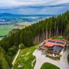 Im Allgäu hat die Wandersaison begonnen. Der Großteil der bewirteten Hütten in der Region ist geöffnet. Im Allgäu hat die Wandersaison begonnen. Der Großteil der bewirteten Hütten in der Region ist geöffnet.