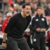 Für Eintracht Frankfurt um Trainer Dino Toppmöller kommt es am Samstag zum Showdown.