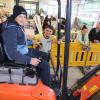 Über einen Ausbildungsplatz kann man sich als junger Mensch nicht zu früh informieren. Im Kemptener Berufsschulzentrum stellen Allgäuer Unternehmen, Einrichtungen und das Handwerk ihre Ausbildungsberufe vor.