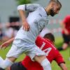 Im Spitzenspiel der A-Klasse Allgäu 4 ließ der Tabellenführer SV Kempten Halde/Oberwang nichts anbrennen und gewann gegen den Tabellenzweiten TSV Pfronten deutlich mit 3:0. Die Bilder zum Spiel.
