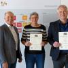 Schulleiter Fred Strauß (links) zusammen mit Julia Ernst und Eberhard Bach.