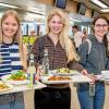 Nach über 7 Jahren eröffnet die Hubland-Mensa wieder. Tausende Hungrige strömen am Montag 19.05.25 in die Mensa um das Vielfältige Angebot von kalten und warmen Gerichten zu probieren.
