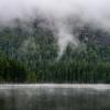 Wolken und Niederschlag über dem Bayerischen Wald: Zur Wochenmitte gibt es im Freistaat einen teilweise deutlichen Temperatursturz.