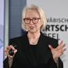 Monika Schnitzer beim Wirtschaftsgipfel in Augsburg: Die Vorsitzende der Wirtschaftsweisen prognostiziert Deutschland weiter Flaute.