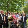 Im Kreise ihrer Familie und zahlreicher Gratulanten im idyllischen Garten des Juliusspital Seniorenstifts: Theresia Nikolai (3. von rechts) an ihrem 100. Geburtstag.