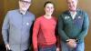 Sie gehört dem Expedkader des Deutschen Alpenvereins an, ist also eine Spitzenathletin des Bergsports: Vera Bakker von der Sektion Füssen hat sich dem alpinen Sportklettern verschrieben. Zur Aufnahme in den Kader gratulierten ihr der Vorsitzende Peter Gerber (links) und dessen Stellvertreter Peter Ziegler.