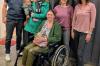 Auf dem Foto (von links):  Florian Sauer vom JUZ Binsfeld, Anna-Lena Ludwig vom Johannesverein Binsfeld, Maria Koch vom Elternbeirat der Kita Binsfeld, Margot Leppich Kita-Leitung Binsfeld, vorne im Rollstuhl Corina Herbert mit dem überreichten Spendengeld.