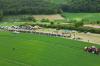 Blick auf das Versuchsfeld in Oberbalbach: 250 Landwirtinnen und Landwirte informierten sich auf dem Feldtag „Applikationstechnik Pflanzenschutz – Ressourcen effektiv einsetzen“.