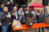 Fassbier-Anstich beim Poppenhausen-Treffen: (von links) Braumeister Thomas Grund, die Bürgermeister Manfred Helfrich, Christopher Other, Ludwig Nätscher und Marcus Wessels sowie Ortsbürgermeisterin Inga Marsollier.
