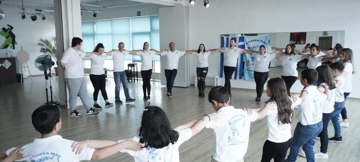 Tanz als Sprache: Der Verein I Parea Mas vermittelt griechische Kultur in Illertissen