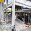 Die 15-Jährige missachtete die Anhaltezeichen der Polizei und fuhr mit überhöhter Geschwindigkeit davon - ihre Fahrt endete in einem Autohaus.