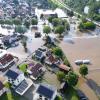Die im Juni 2024 überschwemmte bayerische Ortschaft Reichertshofen. Nur die Hälfte der deutschen Wohngebäude ist gegen Elementarschäden versichert, die neue Bundesregierung will daher eine Pflichtversicherung einführen.