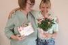 Ariane Brojek und Verena Brand bei der Verabschiedung.
