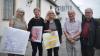Sie haben das 50-jährige Bestehen der Sacro-Popband „Jericho“ im Blick (von links): Irma Vöhringer, Dorothee Wittmann-Klemm, Eva Sommer sowie die Mitglieder des Kirchenvorstands Gerhard Räth und Peter Lindacher. 