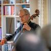 Mehr als 30 Konzerte, jeweils rund 30 Minuten lang, luden zur ersten Großen Stadtmusik in Würzburg ein – nicht nur in klassischen Konzertsälen der Stadt, sondern in Privathaushalten, Kanzleien, Gärten und Hinterhöfen.