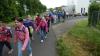 Der Walking Bus setzt sich in Richtung Wasserlosen in Bewegung. Der Walking Bus setzt sich in Richtung Wasserlosen in Bewegung.