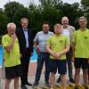 Das Ochsenfurter Maininsel-Bad ist geöffnet, wenn auch unter erschwerten Umständen. Im Bild von links: Rettungsschwimmer Bernd Viertel, amtierender Bürgermeister Tilo Hemmert, KSO-Vorstand Gerhard Englert, der Meister für Bäderbetriebe Eric Gamroth, Stadtbaumeister Roland Zinn, Rettungsschwimmer Christian Popp und KSO-Technikvorstand Günther Rapsch.