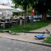 Ein Autofahrer hat in Nordfriesland auf einem Marktplatz die Kontrolle über seinen Wagen verloren.