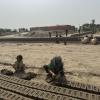 Sogenannte „Brick Slaves“ müssen in Pakistan unter unwürdigen Bedingungen Ziegelsteine fertigen.