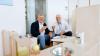 Dr. Rainer Karg und Professor Dr. Dr. Michael Frühwald in einem Spielzimmer im Universitätsklinikum Augsburg, das neu ausgestattet worden ist. Natürlich von der Kinderkrebshilfe Königswinkel.