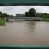 Hochwasser führt der Fluss Pliesnitz im ostsächsischen Hagenwerder bei Görlitz. Auf Grund des Dauerregens waren die Pegel der Neiße und der Pliesnitz am Montag stark angestiegen. Der Neißepegel erreichte am Nachmittag in Görlitz 3,74 Meter.
