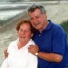 Der deutsch-niederländische Publizist, Buchautor und Kolumnist Oswalt Kolle seiner früheren Frau Marlies auf Sylt.