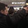 Mit eingefrorenen Posen standen die Teilnehmer gestern im Hauptbahnhof
