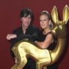 Fußball-Bundestrainer Joachim Löw und Moderatorin Barbara Schöneberger teilen sich ein Bambi.