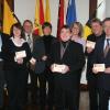 Die Projektgruppe zum Stadtjubiläum mit Oberbürgermeister Hans Jürgen Pütsch (rechts; v.l.): Klaus Kögel, Tanja Seiler, Bernd Münster, Iris Baumgärtner, Rolf Spiegelhalder, Ramona Senser und Dieter Kersten