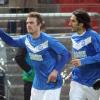 Der Karlsruher Klemen Lavric (l) bejubelt seinen Treffer zum 1:0. Teamkollege Ilias Charalambous gratuliert. Foto: Uli Deck