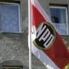 Die NPD-Fahne auf dem Hof der NPD-Parteizentrale in Berlin. (Archivbild)