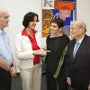 Die ehemaligen Karlsruher jüdischen Glaubens, Hans Teutsch (links) und Ernst Julius Homburger (rechts) sowie Carol Ravid, Tochter des einstmaligen Landesbibliotheks-Direktors Prof. Ferdinand Rieser (2. von rechts) im Gespräch mit Bürgermeisterin Margret Mergen.