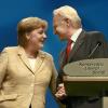 Stoiber über Merkel: »Die CSU steht wie ein Mann und wie eine Frau hinter Ihnen!« (Zu Unions-Kanzlerkandidatin Angela Merkel, 2. September 2005)