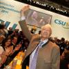 Stoiber über Liberalität: »Liberalität heißt doch nicht, für alles offen zu sein und alles zu tolerieren! Wer für alles offen ist, ist nicht ganz dicht!« (Aus einer Rede zum Politischen Aschermittwoch in Passau, 8. März 2000)