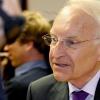 Stoiber über seine Verhandlungstaktik: »Edmund, der Dickschädel -das ist für mich eine Ehrenauszeichnung zur Verfolgung der bayerischen Interessen.« (Über die Verhandlungen zur Gesundheitsreform, 14. Oktober 2006)